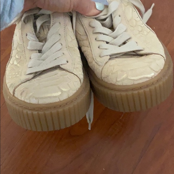 Puma Beige Snake Skin shimmer Gym Shoe - Picture 4 of 11